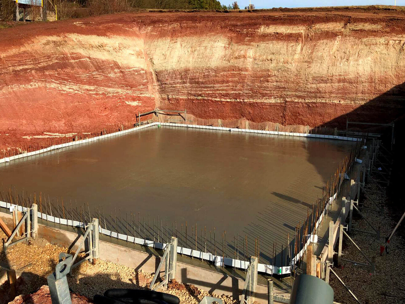Kellerbau Beton Bodenplatte nach Aushubarbeiten