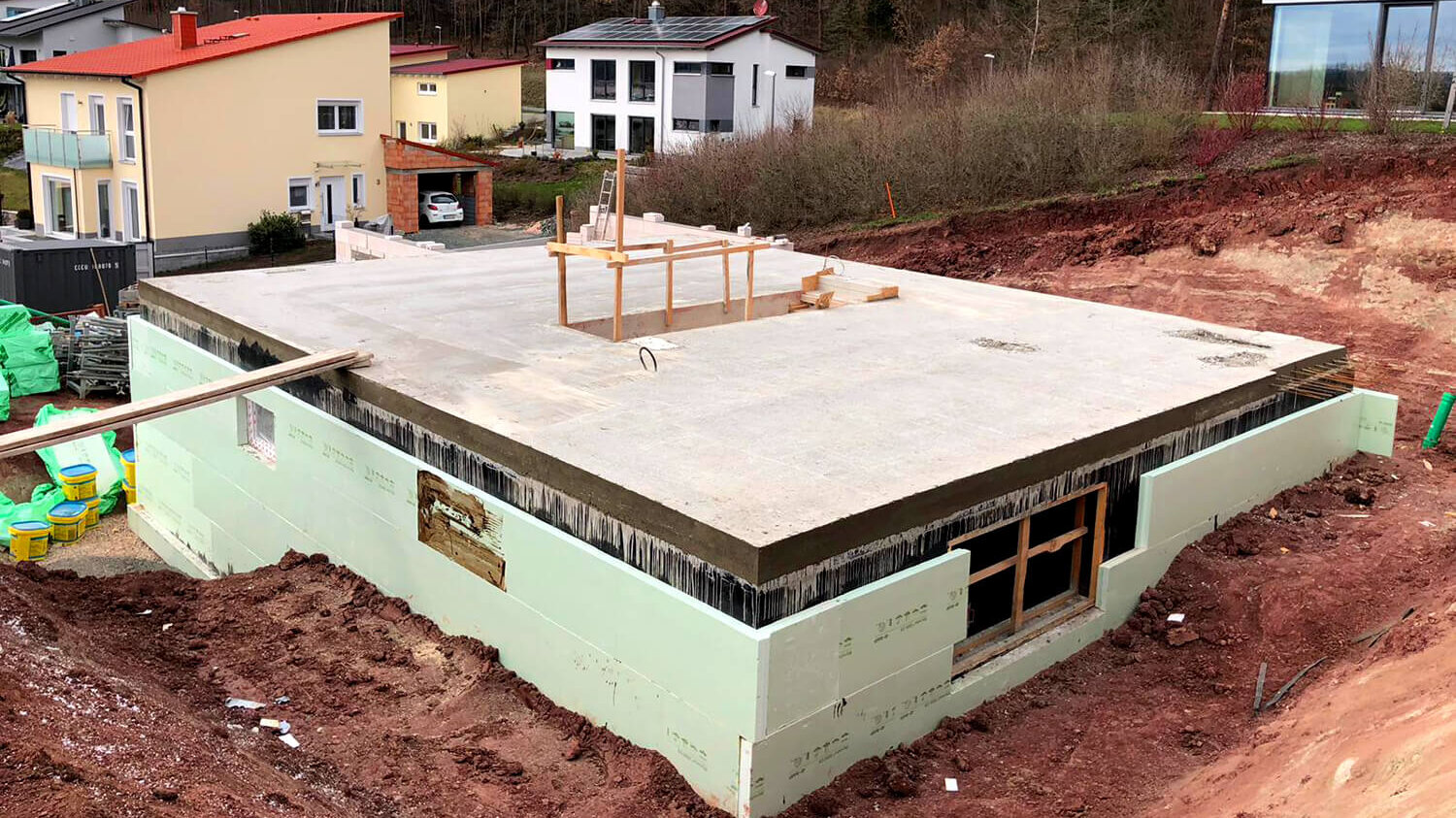 Wasserundurchlässiger-Keller mit Deckenplatte in der Bauphase